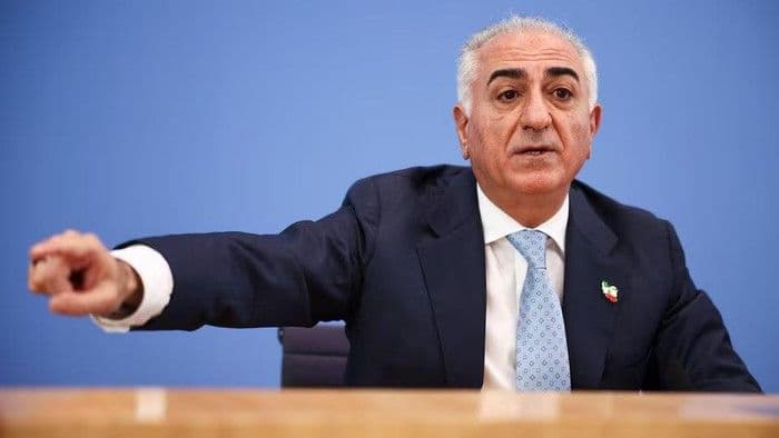 Eks Putra Mahkota Iran Reza Pahlavi Disiram Cairan Merah di Jerman